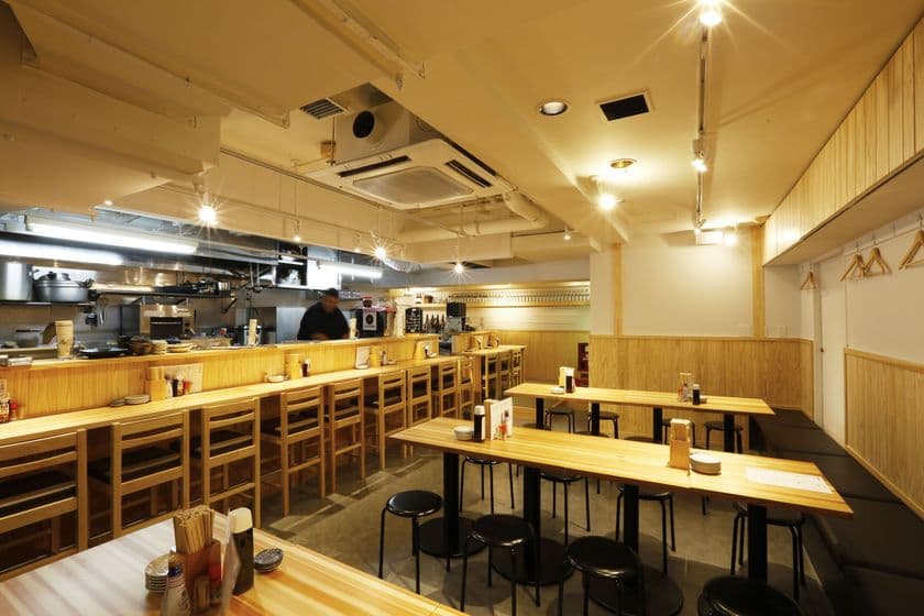新宿に老舗割烹料理店仕込みの味を提供する大衆酒場が誕生　
肉汁溢れる鳥の素揚げや昭和風情ある酒類を展開！7月4日OPEN