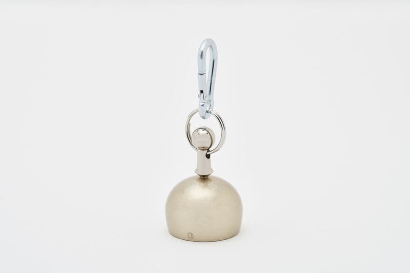 仏具の街、高岡から「おりん」でつくった熊鈴を発売　
歩くと響く「1／fのゆらぎ」の心地よい音色