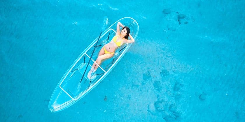 水面に寝そべっているみたい！？　
海の中が見える『クリアカヤック』に新タイプ登場