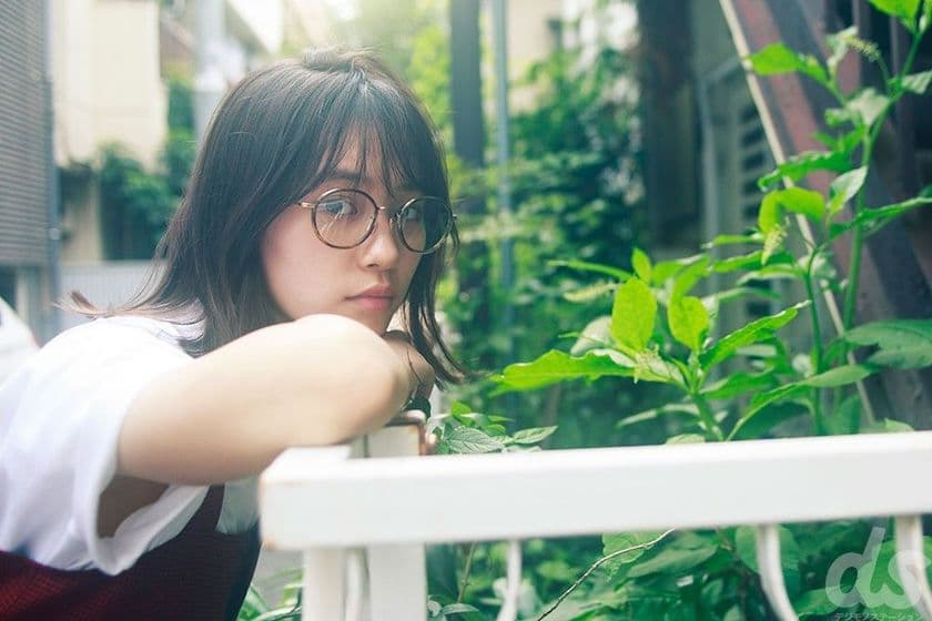 メガネグラビア「ビジョメガネ」に
映画初主演を控えた15歳の女優・南沙良が登場！
電子雑誌『デジモノステーション』
2018年 8月号 6月25日（月）発売