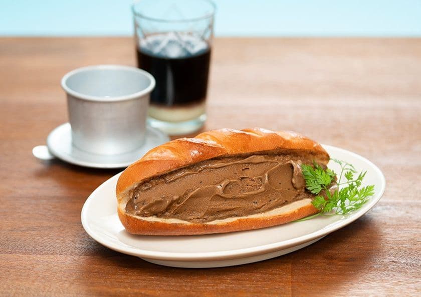 外はアツアツ、中はヒーンヤリ！新感覚バインミースイーツ登場
　「ベトナムコーヒージェラートバインミー」7月7日(土)新発売
