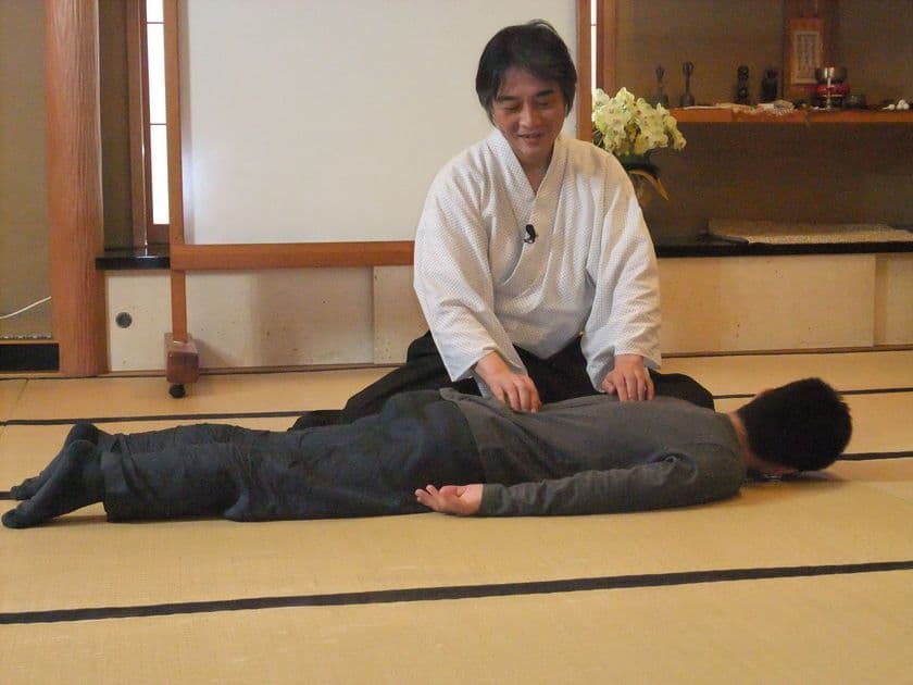 “手のひら”で人を癒す「氣道」のオンラインスクール
『整体の学校』7月11日に申し込み受付開始　
道具や技術を使わない、他者の心身への援助方法を学ぶ動画セミナー