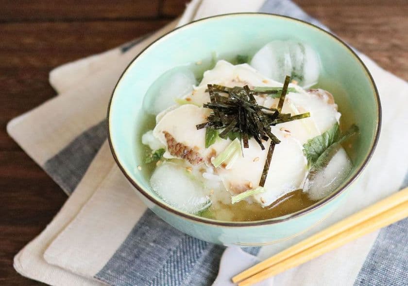 夏は冷やしても！1杯約1,000円、6種のだしを合わせた
高級「真鯛のだし茶漬け」だし専門店より発売