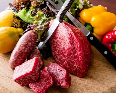 様々な肉料理をご用意しております