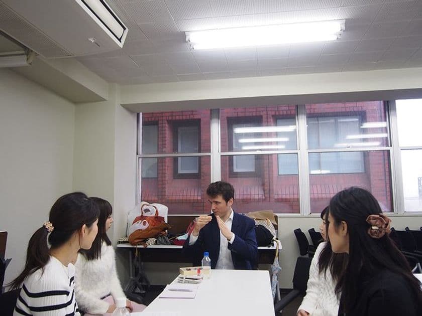 東京オリンピックに向けたインバウンド対策にピッタリ！
少人数制・実践型の企業向け語学学習プログラム
「マルチリンガルカフェ」をリリース