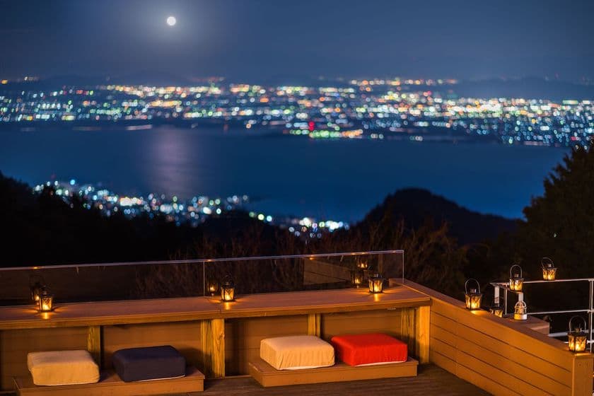 星野リゾート　ロテルド比叡　（京都府・比叡山）
月見酒と琵琶湖夜景で秋の夜長を愛でる
山床カフェで「比叡山お月見サロン」を開催
開催期間：2018年9月1日〜11月30日