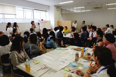 座談会の様子(1）