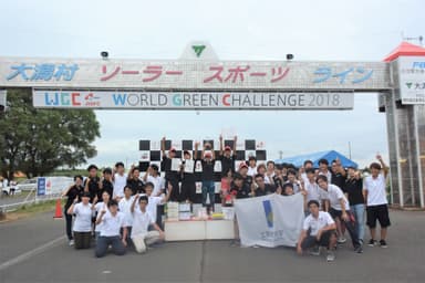 優勝を果たした工学院大学ソーラーチーム