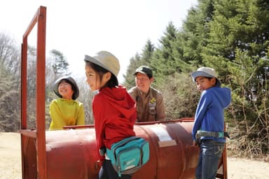 【ピッキオ】こどもインターンシップ（捕獲罠を運ぶ01）