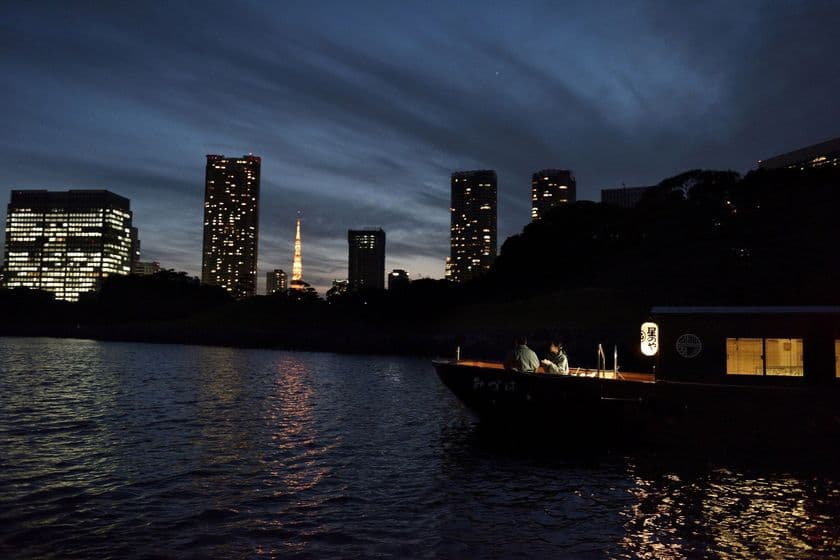 星のや東京（東京都千代田区大手町）
舟の上から冬の夜景を眺め、おでんと熱燗を楽しむ
「東京・冬夜の舟あそび」開催
期間：2018年11月1日〜2019年2月10日