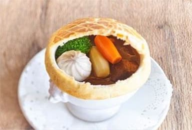 加古川和牛ビーフシチュー　～さくさくパイに閉じ込めて～