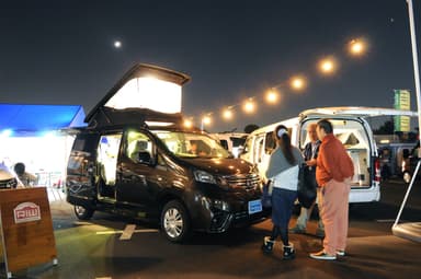 夜の商談会風景2