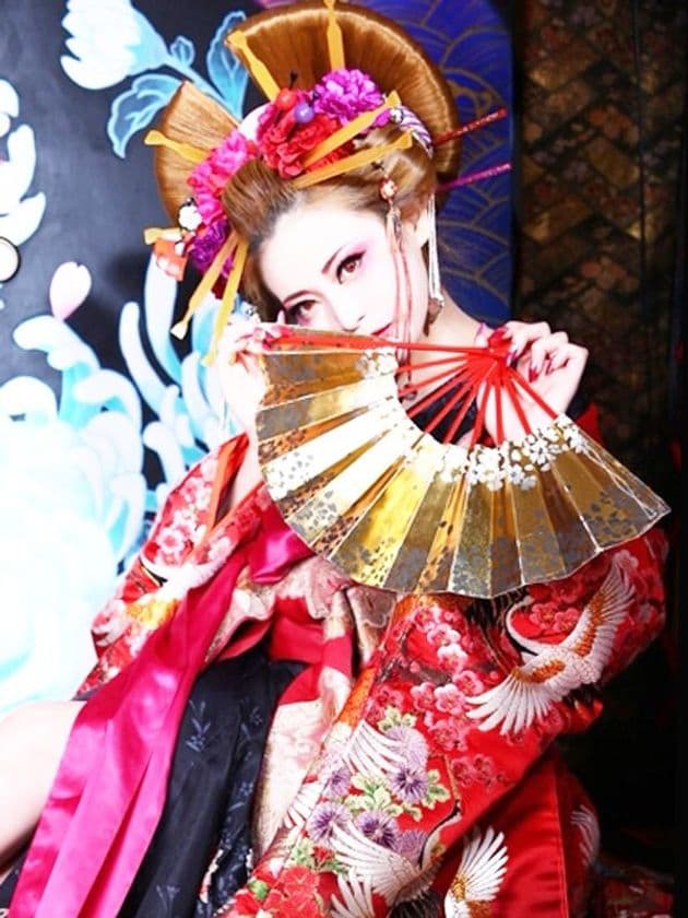 心斎橋筋商店街で花魁道中を開催！
大阪・心斎橋に初の本格和風ショーレストラン10/2に新規OPEN！