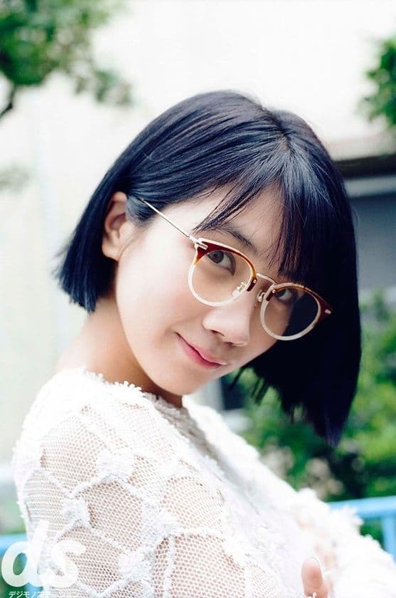 メガネグラビア連載「ビジョメガネ」に
2018年最もブレイクした女優・松本穂香が登場！
電子雑誌『デジモノステーション』2018年 11月号 9月25日（火）発売