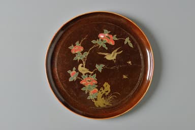 黒漆花鳥密陀絵箔絵盆(くろうるしかちょうみつだえはくえぼん)