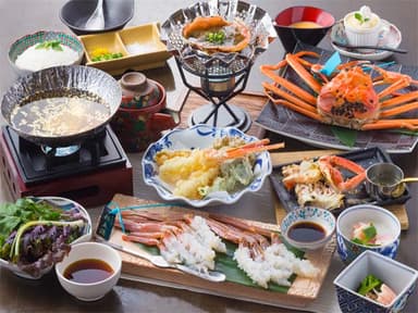 日本海ズワイガニ金箔しゃぶ鍋　13&#44;500円(税抜)～