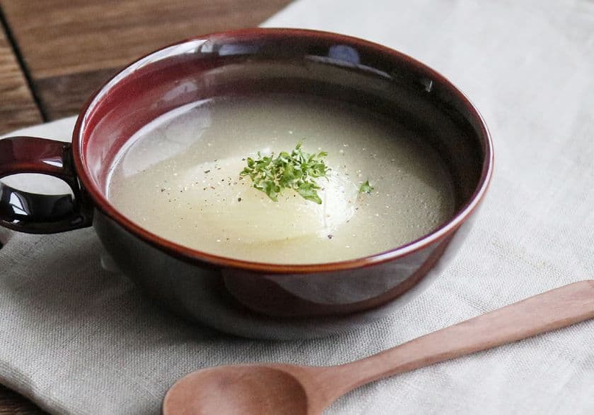 働く女性・子育て中のママに、スープではじめる丁寧な暮らし
　「野菜と鶏のおだしで煮込んだ玉ねぎスープ」など
3種類のほっこり優しいスープが老舗だし屋より販売開始