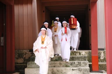神女入場～御嶽巡拝への出発