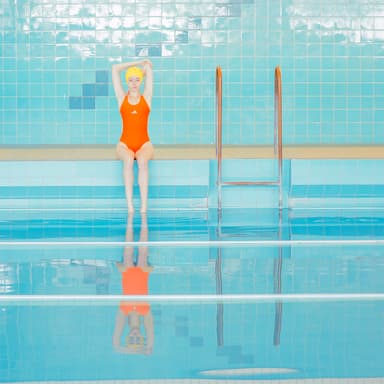 SwimmingPool05 (c)Maria Svarbova for NHP Publishing