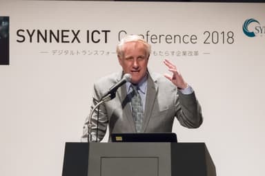 社長の講演の様子 2