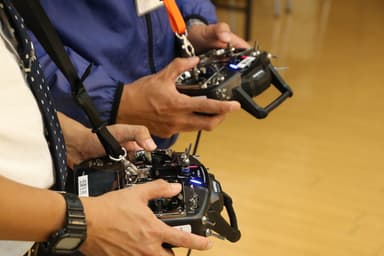 指導員と連携したコントローラー