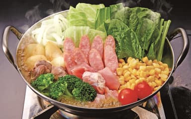鶏と粗挽きソーセージの北海道スープカレー鍋