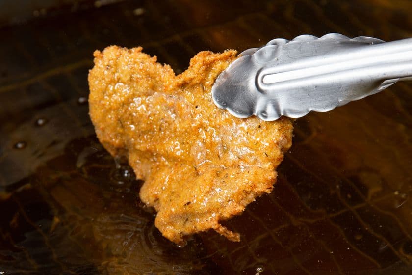 ラム肉を秘伝のスパイスで揚げた「フライドラム」に
新セットメニュー登場！
12月限定・ラクレットチーズ￥100メニューも