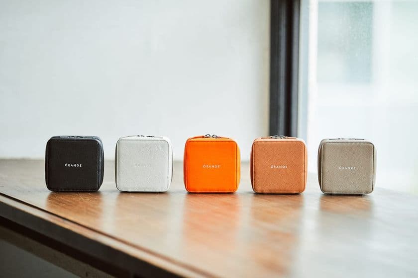 ガジェットを整理できるコンパクトなレザーポーチ
『THE POD mini』の先行予約販売を12月11日より開始！