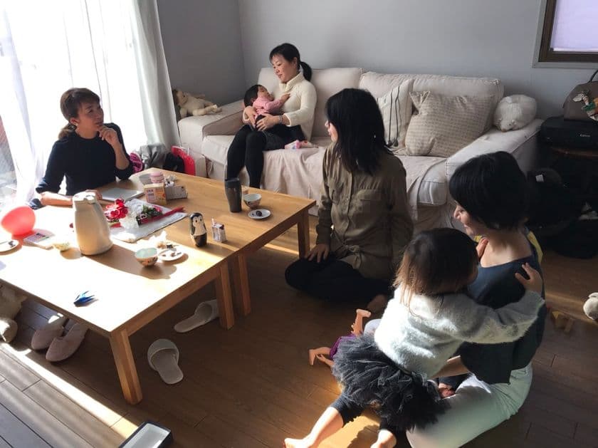 働く母親達が語る「育休明けのリアル」とは？
復職ママ向けのベビーシッターサービス
「マミーズスマイル＜リワーク＞」が
リワークママ座談会を開催