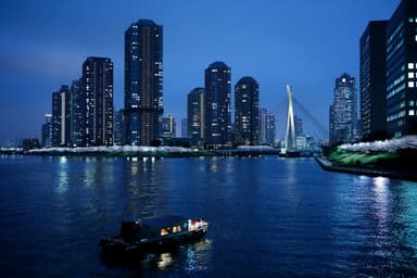 【星のや東京】東京・夜桜舟あそびイメージ