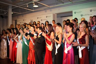 セレモニーに世界のミス達が集合