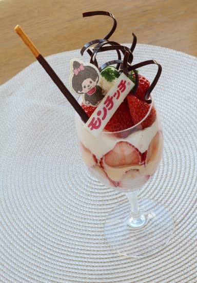 もんきゅー！いちごパフェ