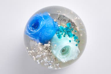 天然ダイアモンドや純金を贅沢使用