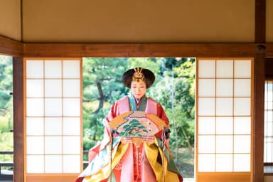 日本でも取り扱いの少ない十二単・束帯もご用意