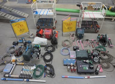 計136個の工具が2台の台車に収納されている