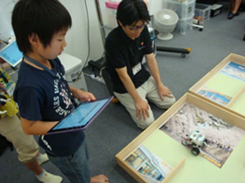 ロボットプログラミング教室「プログラボ」
大阪府警が開催する「キッズサイバー教室」で
ロボットプログラミング教室を実施