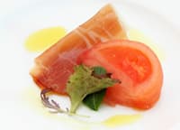 4月 ハモンセラーノの トマト添え