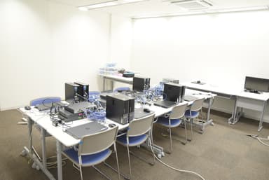 実機検証環境も整備されたラボ