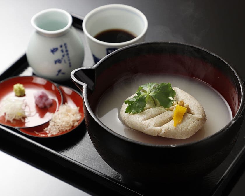 東京銀座に老舗蕎麦屋の日本ばし やぶ久が新店をオープン　
名物のカレー南ばんをはじめ、
日本酒・本格焼酎に合う逸品料理をやぶ久流に