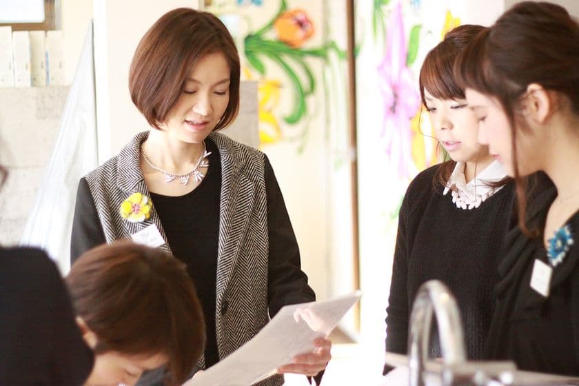 業界初(i)！ベントホールディングスが
半年間でスタイリストデビューできる
「VENTO アカデミー」を導入　
トレーニング期間が約3年という美容師の常識を覆す！