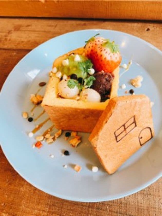 “おうちパン”をまるごと使って、3種のデザートに！
大阪「パンとカフェの店　BRUNO」カフェ限定新メニュー登場