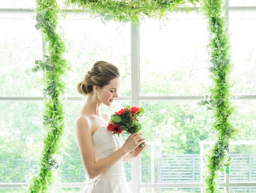 プールサイドでリゾート感溢れるホテルウエディングが登場
プール貸切リゾート風結婚式「プールサイドウエディング」
2019年9月1日（日）～8日（日）の8日間限定！