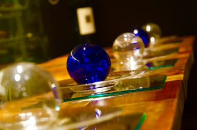 ガラスをテーマとした店内