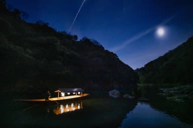 【星のや京都】奥嵐山の月明かり舟