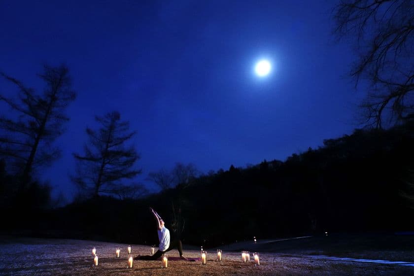 星野温泉 トンボの湯
「月暦（つきこよみ）ヨガ」を開催
「星野温泉 トンボの湯」×ヨガブランド「suria（スリア）」
コラボレーション企画
日程：2019年9月7日、13日、20日、28日