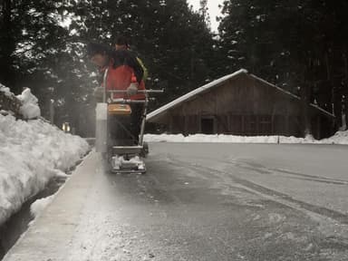 氷室の前で切り出し