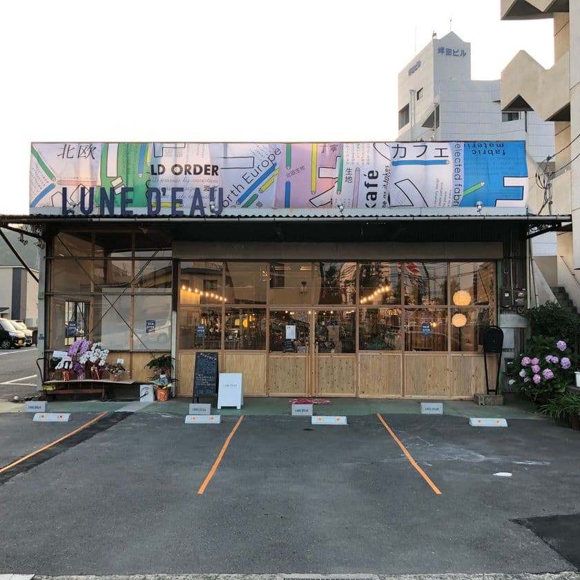 北欧生地と雑貨「ルネ・デュー」が姫路本店を移転改装　
北欧の飲み物や食材を使用した新業態のカフェもスタート
