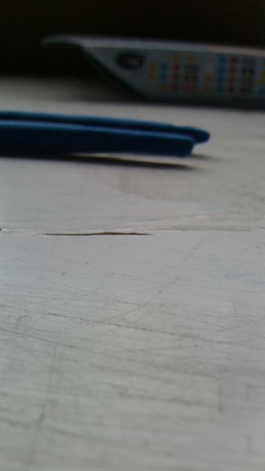 箸の両端がテーブルに接触しない