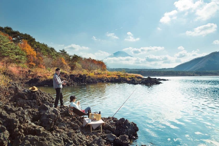 星のや富士
富士山と紅葉の織りなす景色を、釣りを通して優雅に楽しむ
「紅葉富士グラマラスフィッシング」を今年も開催
期間：2019年10月25日〜11月25日