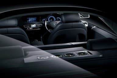 『CL Sound Suite』を装着したメルセデス・ベンツ CL 550 BlueEFFICIENCY(AMGスポーツパッケージ装着車)のインテリア例